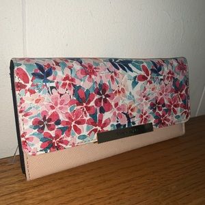 TAHARI Royal Flush Clutch